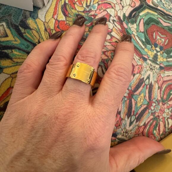 Michael Kors Gold Plated ring NIB logo plaque riveted onto smaller band size 8 - Picture 3 of 5